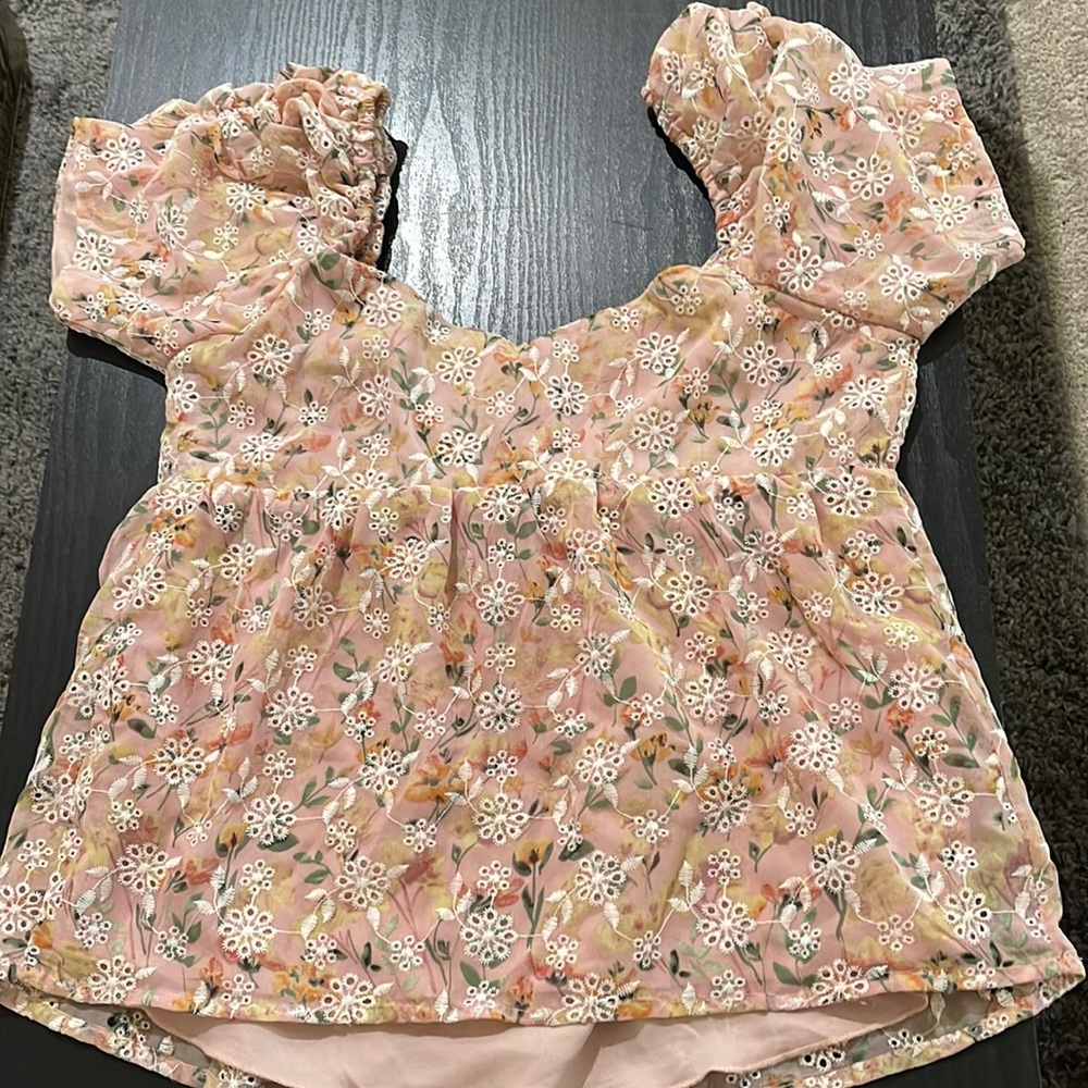 ✨3 for $20✨ Embroidered Dee Elly Shirt